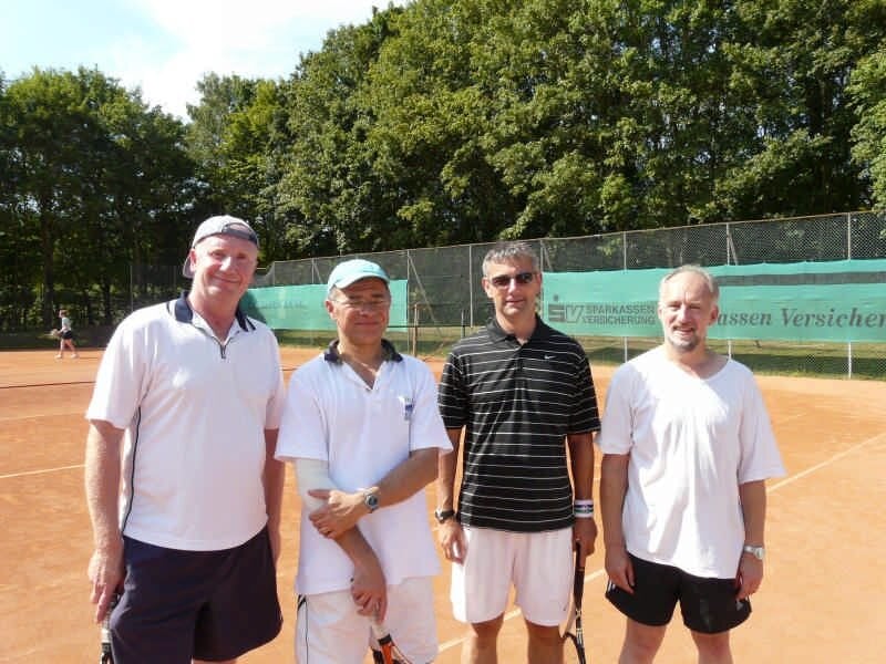 Tennis mit Harrow auf der Anlage in Kassel