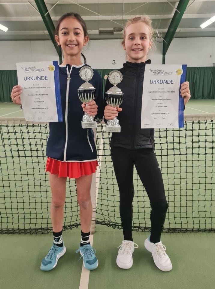 Aurelia Schütt und Eva-Marie Kühle holen sich souverän die Titel bei den Hallen-Bezirksjugendmeisterschaften 2024